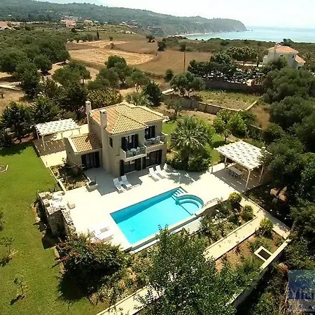 Vinieris Villas - Aktaia فيلة *