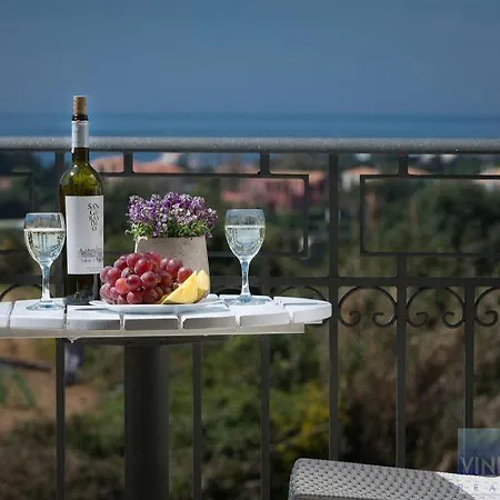 Vinieris Villas - Aktaia *
